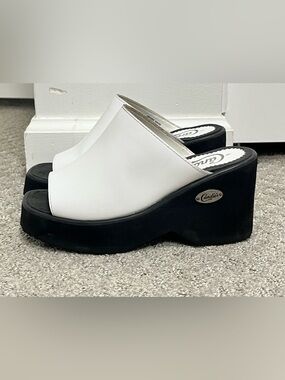 Candies Vintage Y2K White Wedge Slides Size 6 EUC Leather Uppers Sandals Summer